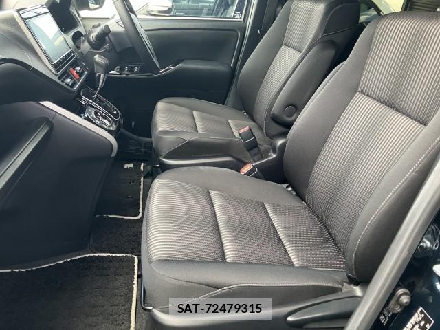 Toyota VOXY 2019-10 8434805-4