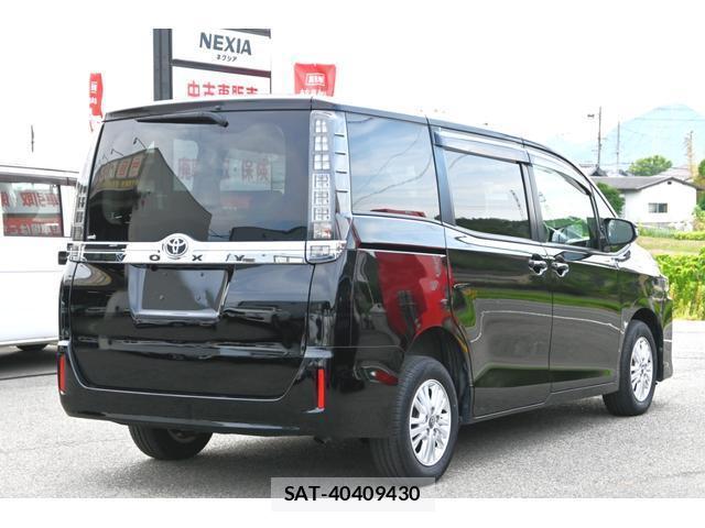 Toyota VOXY 2015-07 8435147-6