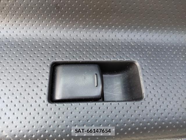 Nissan Wingroad 2017-03 8433926-12