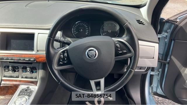 Jaguar XF 2013-09 8434656-16