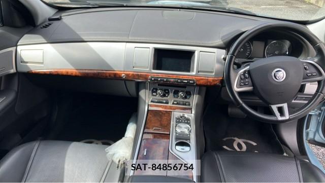 Jaguar XF 2013-09 8434656-2