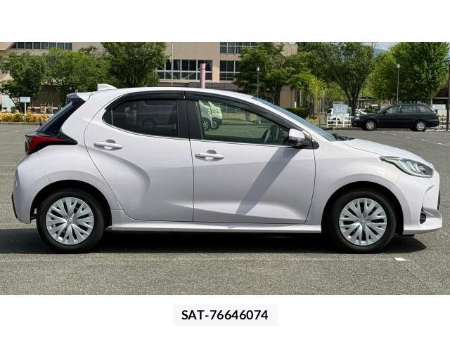 Toyota YARIS 2022 8434533-2