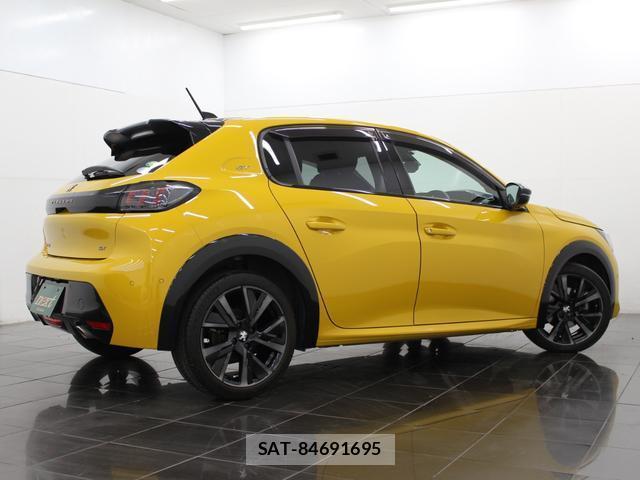 Peugeot 208 2021-12 8550093-19