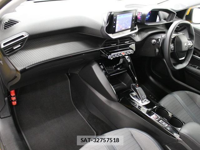 Peugeot 208 2021-06 8550094-11