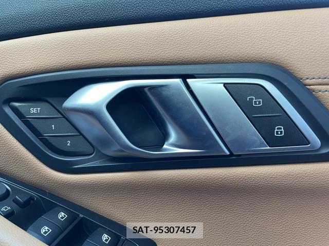 Bmw 3 SERIES 2019-08 8550622-13