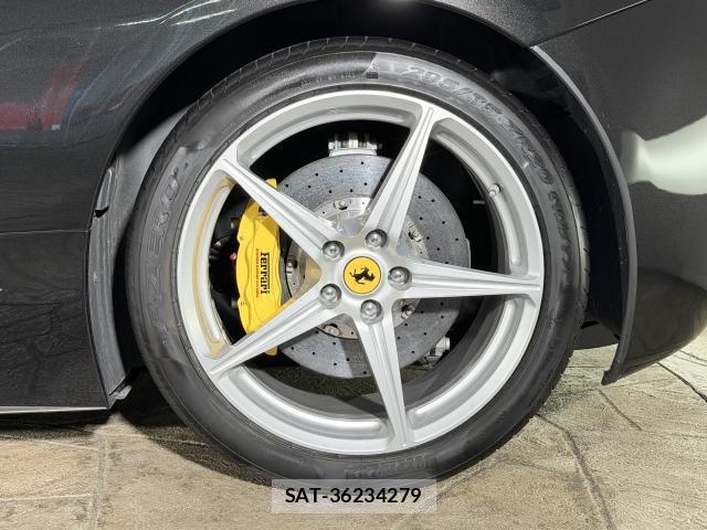 Ferrari 458 Italia 2011-08 8548712-8