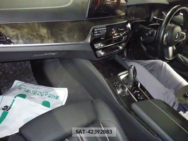 Bmw 5 SERIES 2022-06 8547834-2