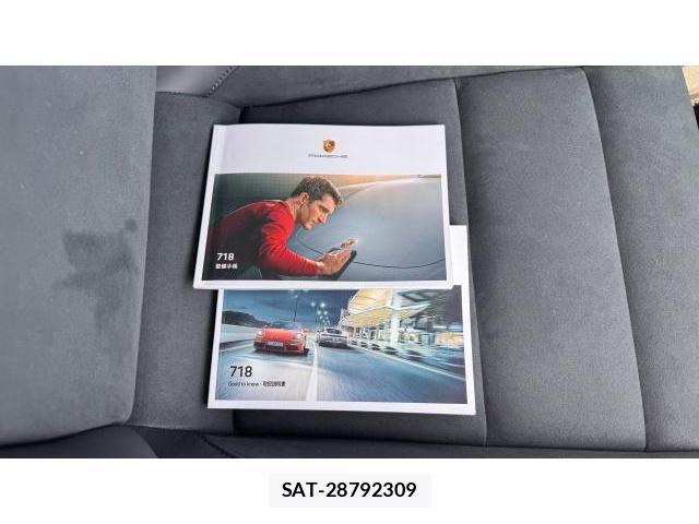 Porsche 718 Cayman 2024 8548824-9
