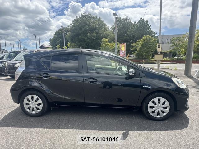 Toyota AQUA 2013-11 8546076-3