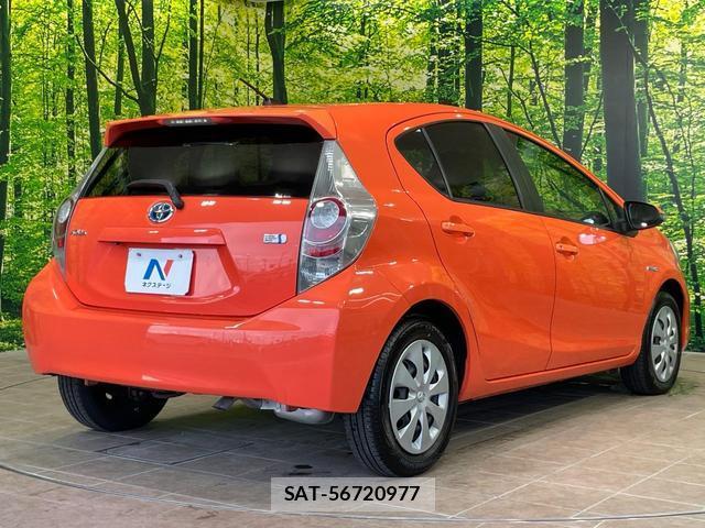 Toyota AQUA 2013-06 8546390-16