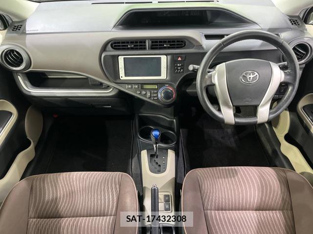 Toyota AQUA 2013-08 8546700-1