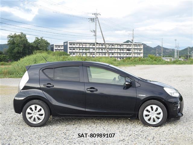 Toyota AQUA 2013-09 8546774-13