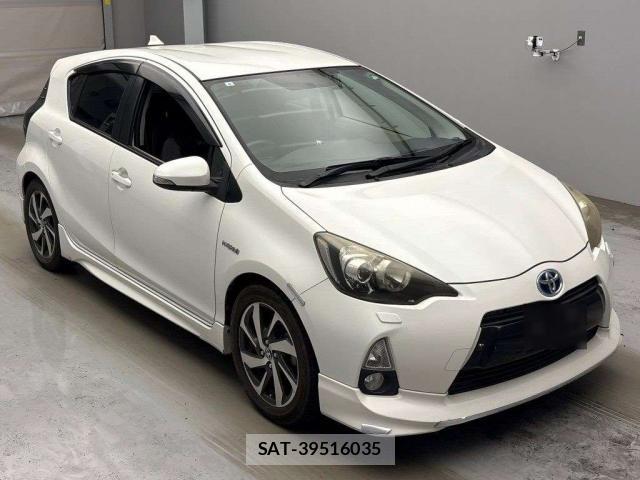 Toyota AQUA 2013-06 8547083-0