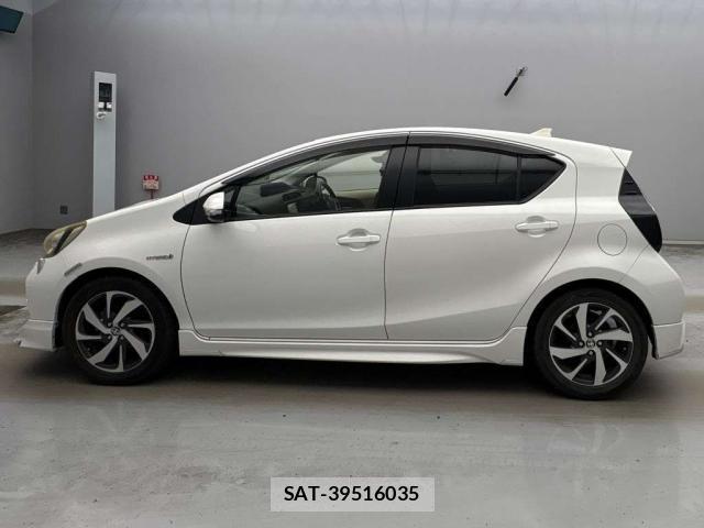 Toyota AQUA 2013-06 8547083-12