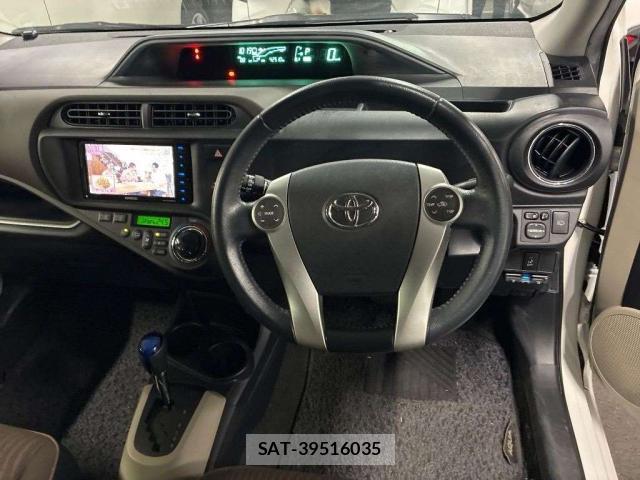 Toyota AQUA 2013-06 8547083-2