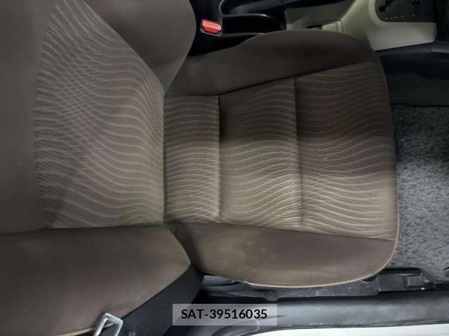 Toyota AQUA 2013-06 8547083-9
