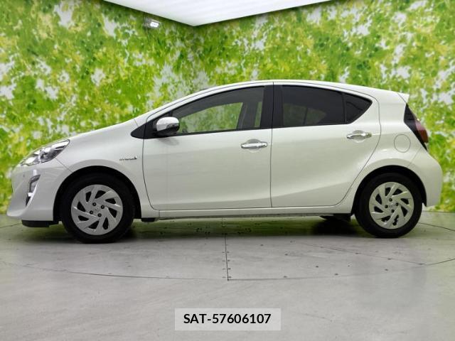 Toyota AQUA 2016-08 8547133-1
