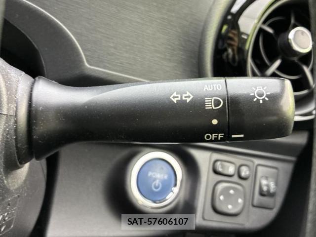 Toyota AQUA 2016-08 8547133-14