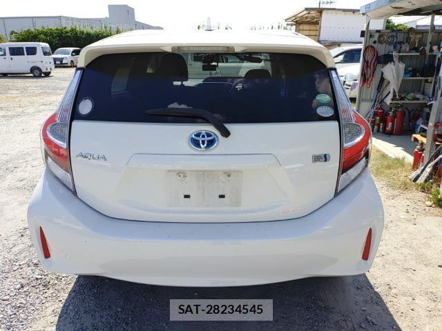 Toyota AQUA 2017-08 8547503-1