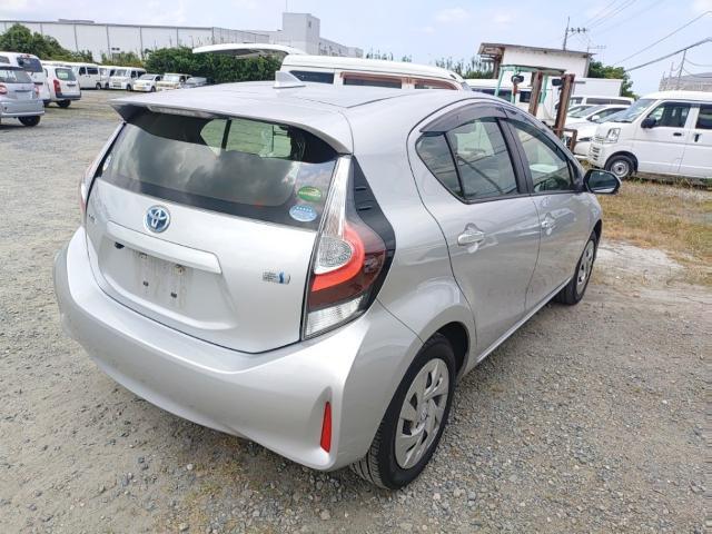 Toyota AQUA 2021-08 8547526-4