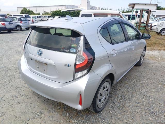 Toyota AQUA 2021-08 8547527-4