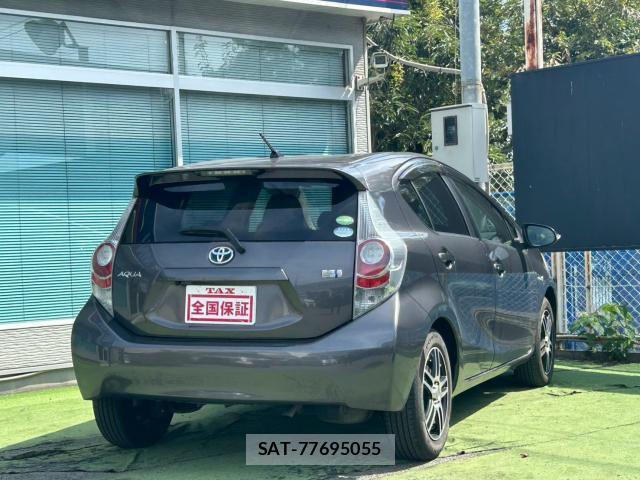 Toyota AQUA 2013-07 8548000-1