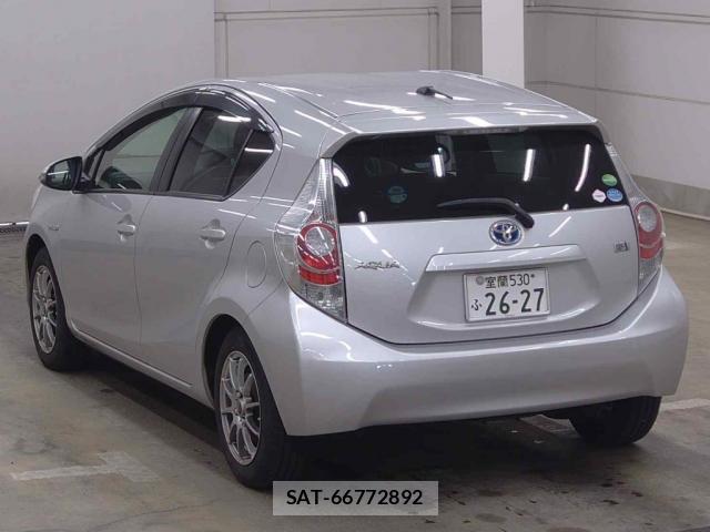 Toyota AQUA 2014-01 8548295-1