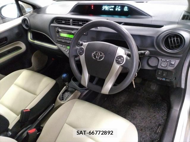 Toyota AQUA 2014-01 8548295-2