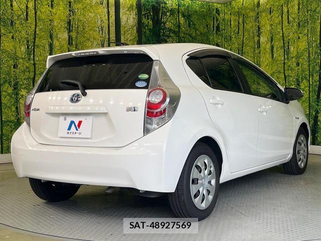 Toyota AQUA 2012-07 8548588-16