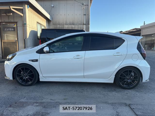 Toyota AQUA 2015-03 8549381-4