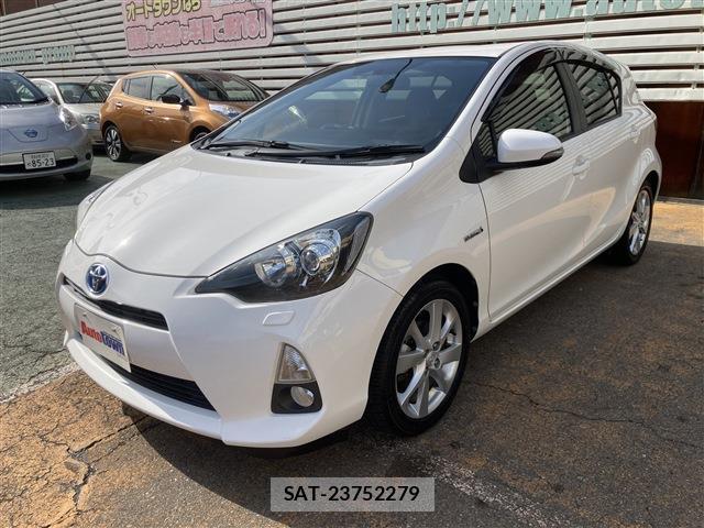 Toyota AQUA 2012-01 8549420-0