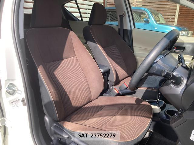 Toyota AQUA 2012-01 8549420-19