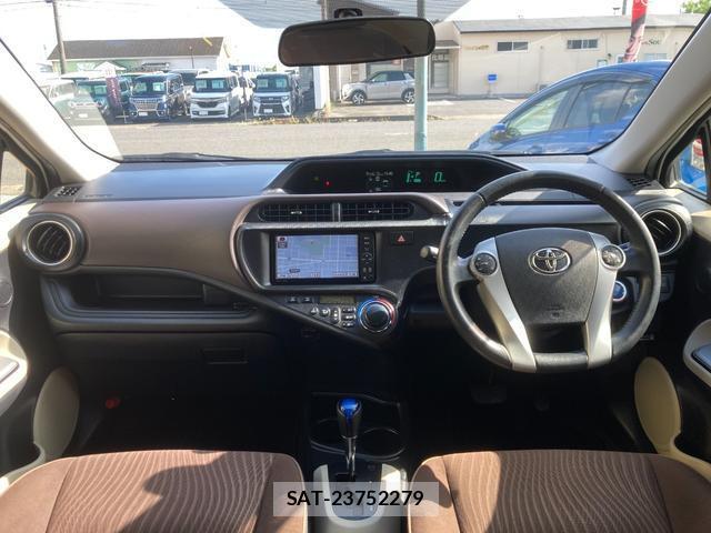 Toyota AQUA 2012-01 8549420-2