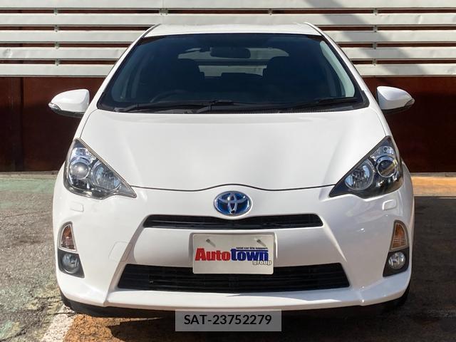 Toyota AQUA 2012-01 8549420-3