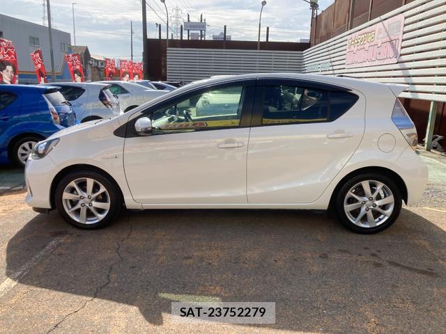 Toyota AQUA 2012-01 8549420-4