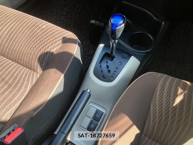 Toyota AQUA 2014-02 8549422-17