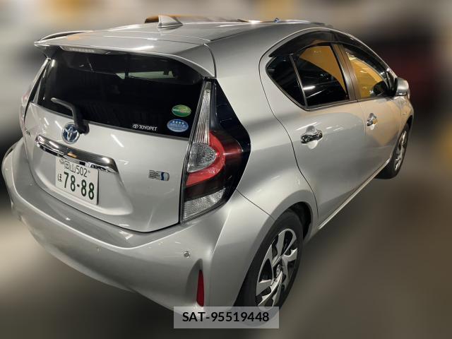 Toyota AQUA 2019-09 8549671-3