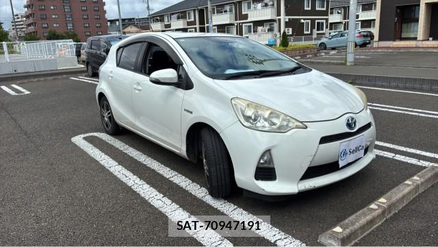 Toyota AQUA 2013-07 8550286-11