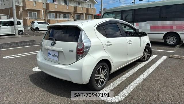 Toyota AQUA 2013-07 8550286-12