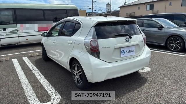 Toyota AQUA 2013-07 8550286-13