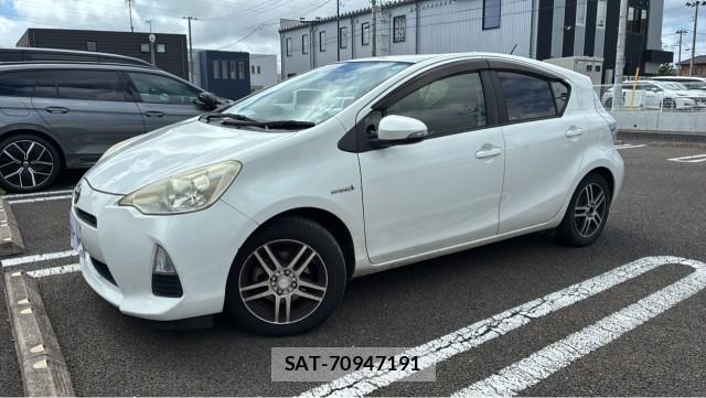 Toyota AQUA 2013-07 8550286-3