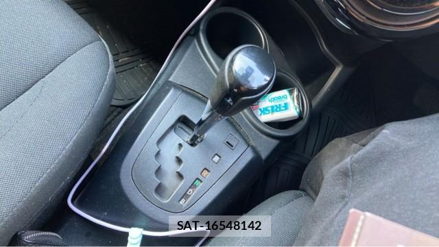 Toyota AQUA 2019-02 8550415-14