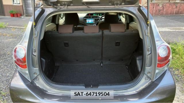 Toyota AQUA 2012-11 8550434-17