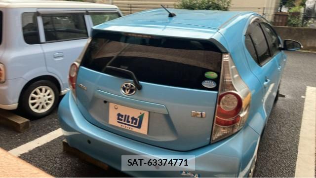 Toyota AQUA 2013-10 8550435-1
