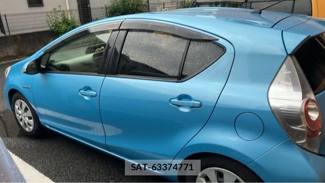Toyota AQUA 2013-10 8550435-10