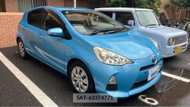 Toyota AQUA 2013-10 8550435-11