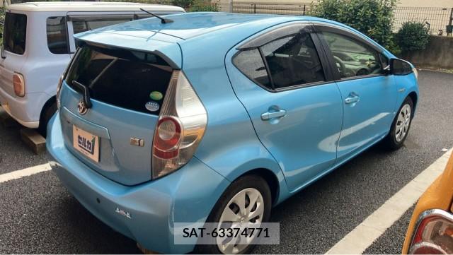 Toyota AQUA 2013-10 8550435-12