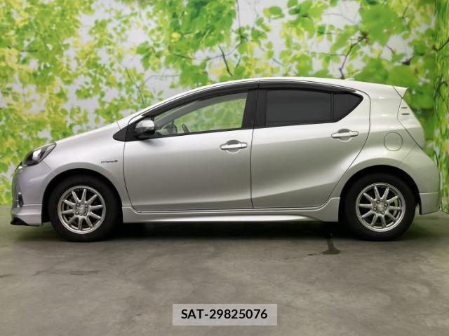 Toyota AQUA 2012-03 8550606-1