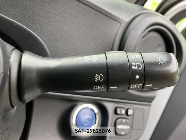 Toyota AQUA 2012-03 8550606-15