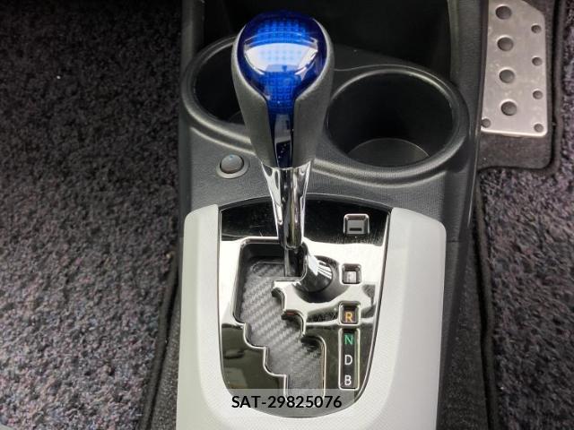 Toyota AQUA 2012-03 8550606-17